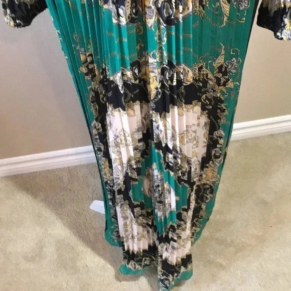 Her Bottari Paisley Design Fully Pleated A Line Maxi w/Long Sleeves Side slits-L - Picture 8 of 12